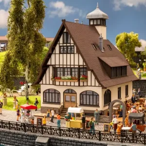 Wochenendangebot Noch 66401 - Wirtshaus mit Biergarten, 18,9 x 17,2 x 18,5 cm