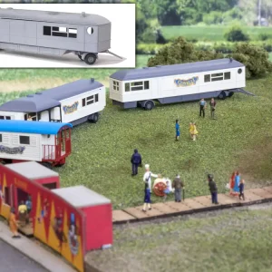 Zirkus Schaustellerwohnwagen modern auf Fahrt Top-Angebot